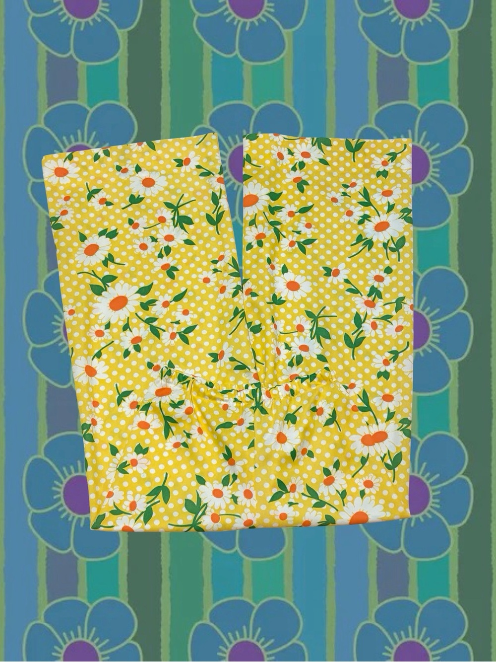 Vintage 70s Yellow Daisy Print Cropped Pants